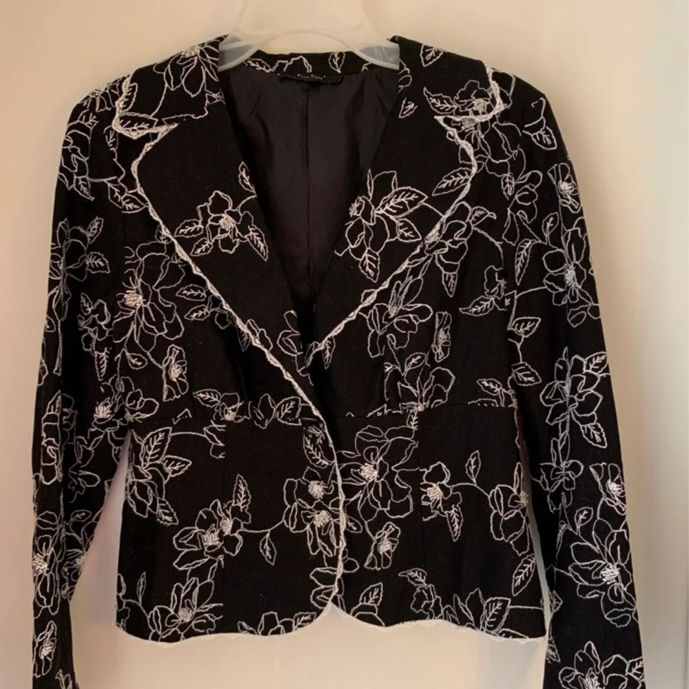 ECI New York linen blend blazer with embroidery